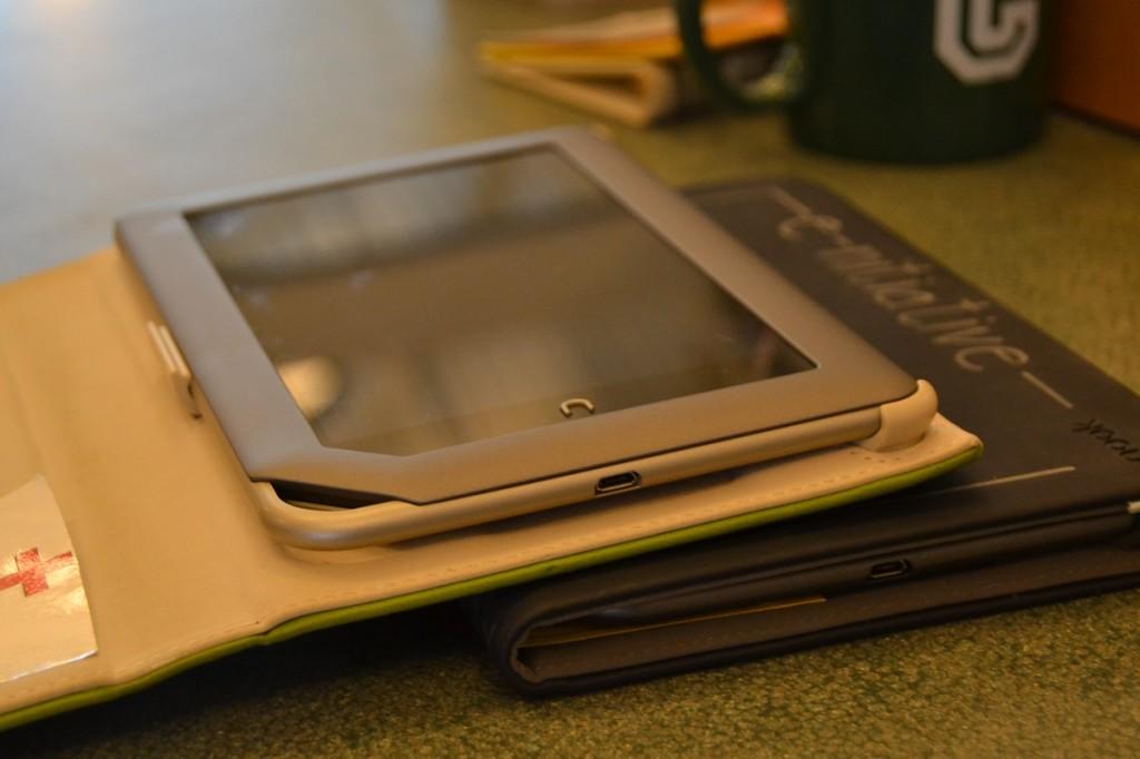 E-reading+devices%2C+such+as+the+Nook+or+the+Kindle%2C+have+become+increasingly+popular.