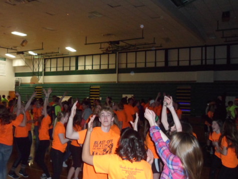 Teens are dancing to the music at the Thon. 