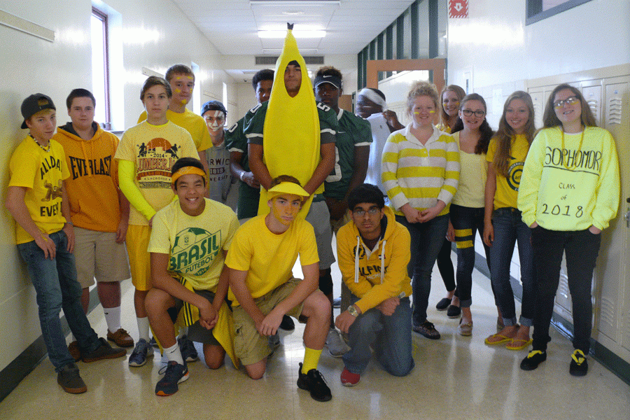 Sophomores actively participate by wearing their class colors.
