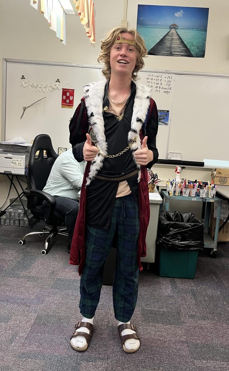 Junior Chauncey Maher brought it back to the 1570s with this regal outfit!