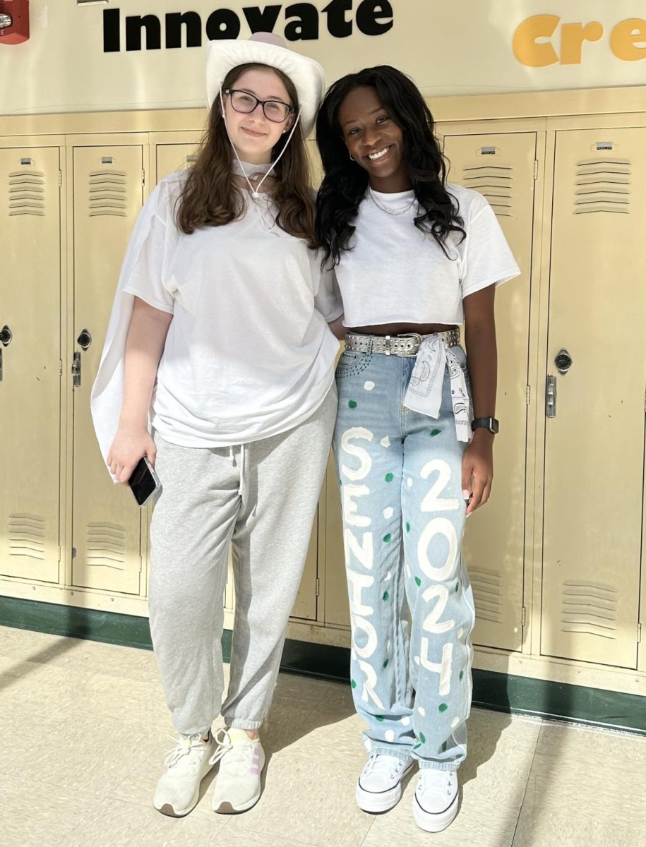 Senior Class Council members Lia Thomas (left) and Camryn Nelson (right) are all decked out in 2024's class color.