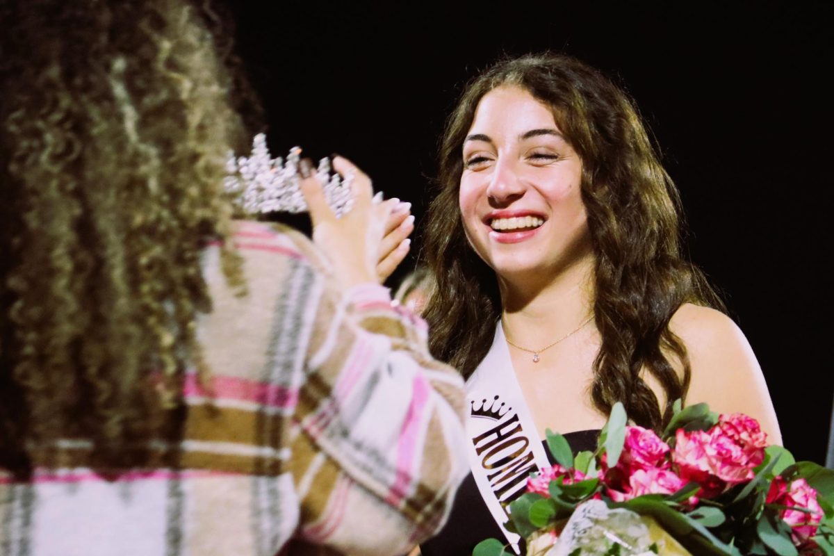 BRINGIN IT BACK: Last years Queen, Samya Rupp crowns this years winner, Maia Iannuzzi.