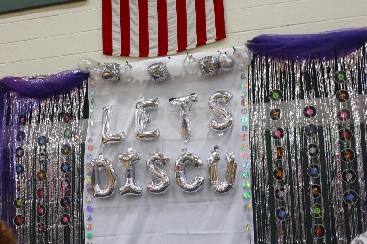 SILVER STREAMERS: Senior Class Council puts the finishing touches on the photo-stage. 