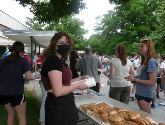 Student council prepping food.