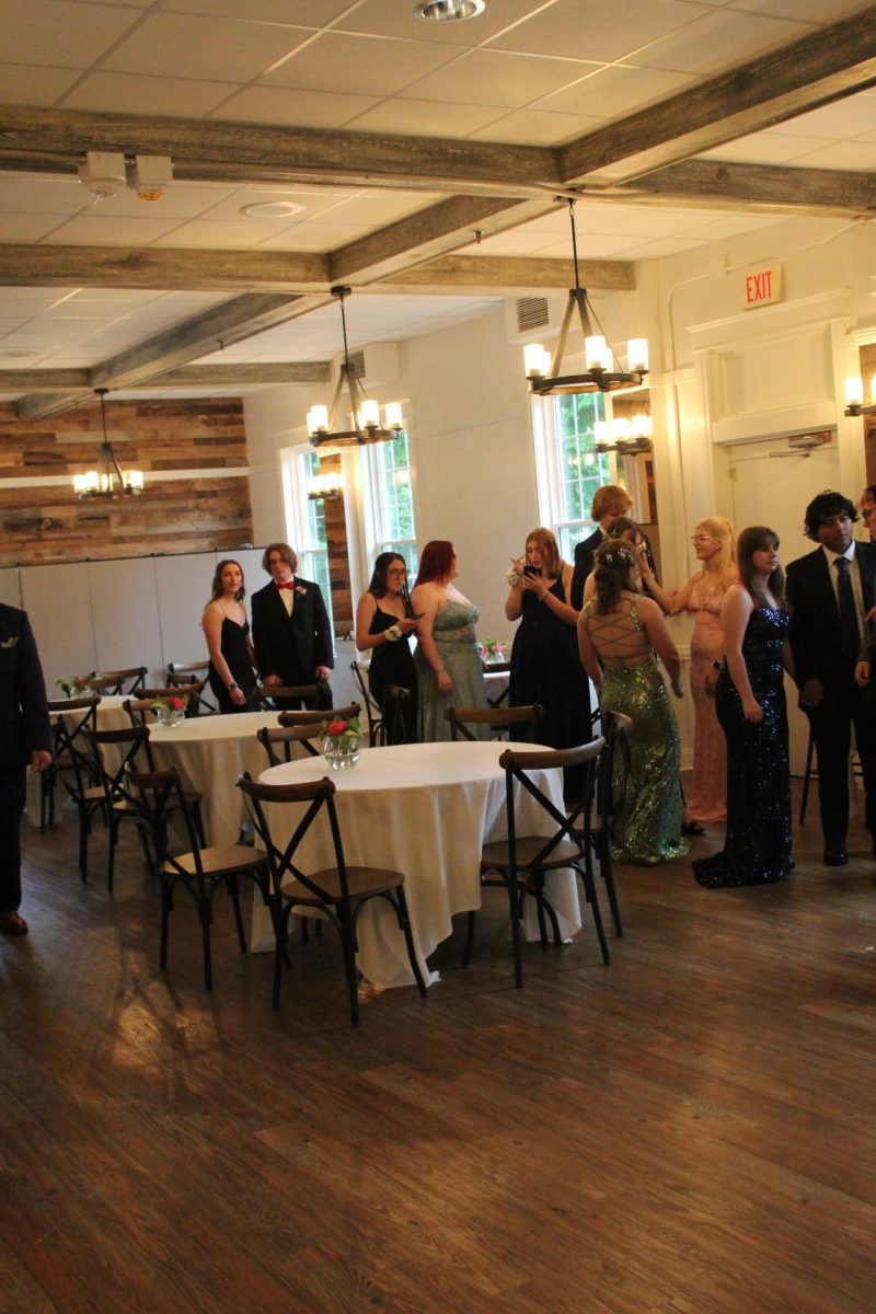 Couples and such in line for the photo booth.