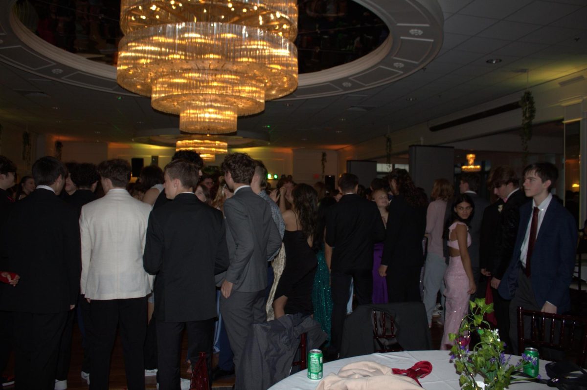 Once again. people are dancing.