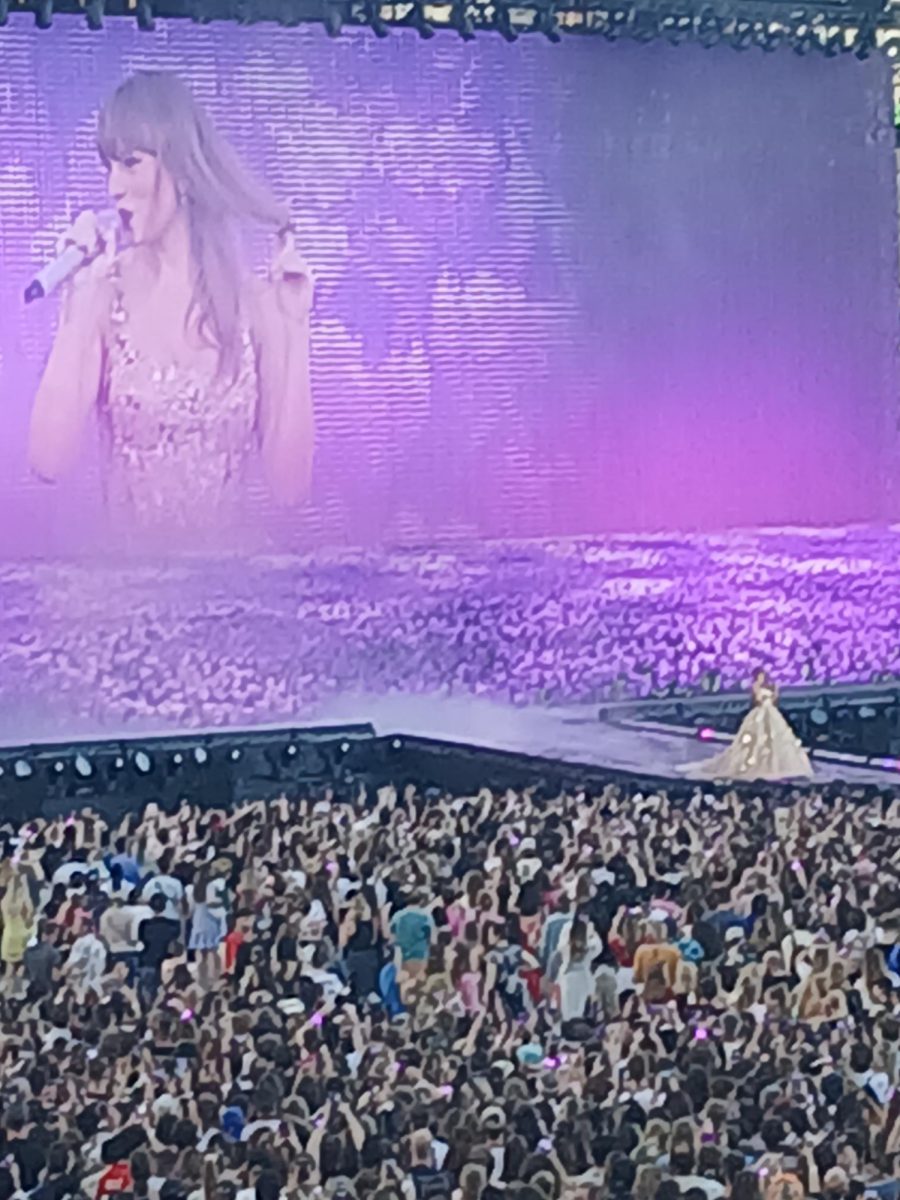 Swift performs the only song from the "Speak Now" set, "Enchanted"